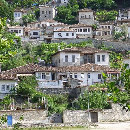 Guesthouse & Hostel Lorenc Berat Exterior photo