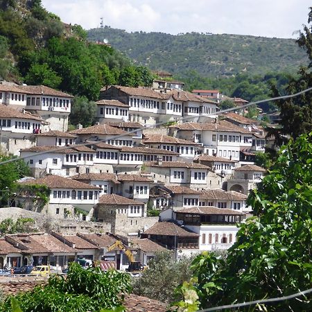 Guesthouse & Hostel Lorenc Berat Exterior photo