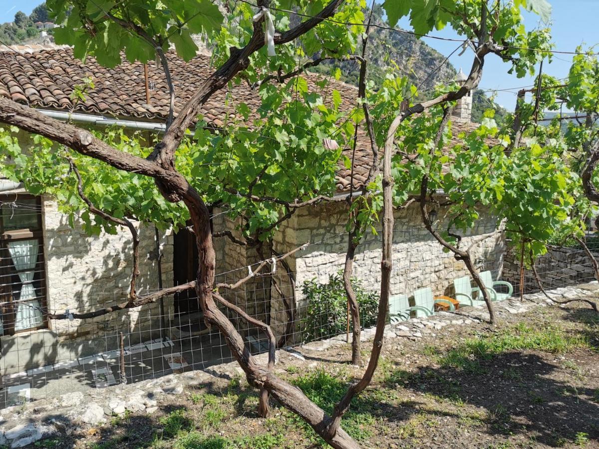 Guesthouse & Hostel Lorenc Berat Exterior photo