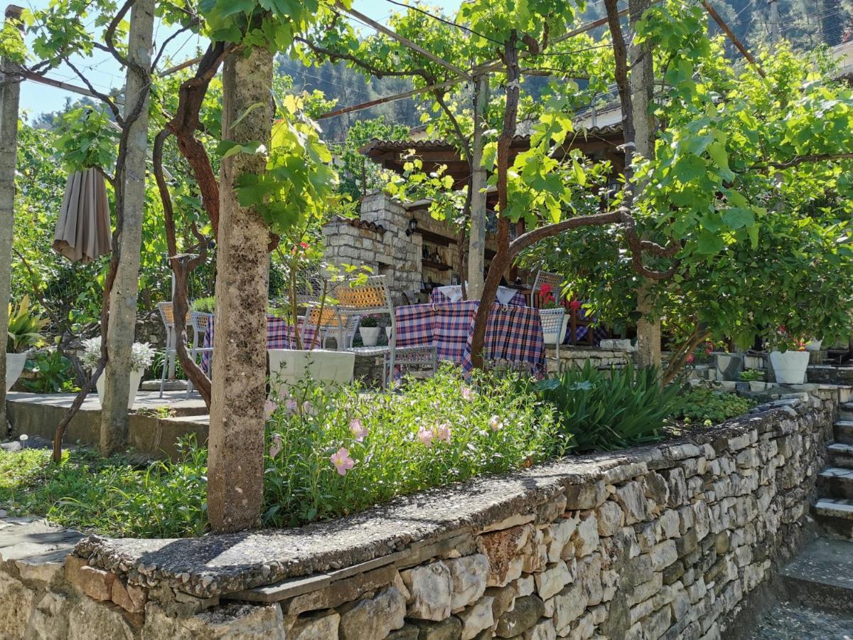 Guesthouse & Hostel Lorenc Berat Exterior photo