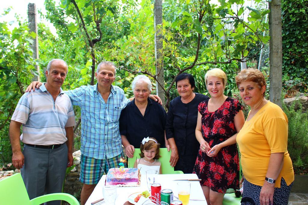 Guesthouse & Hostel Lorenc Berat Exterior photo