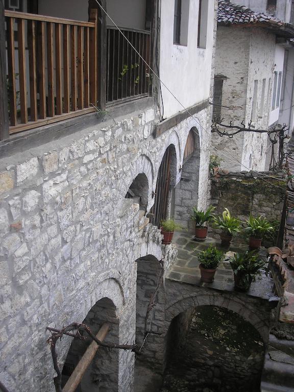 Guesthouse & Hostel Lorenc Berat Exterior photo