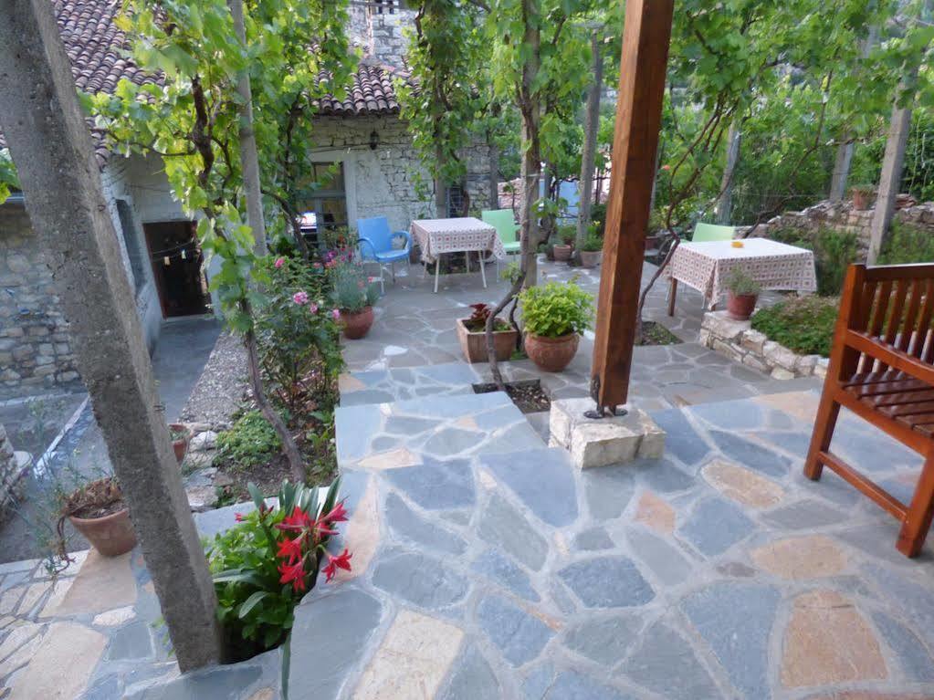 Guesthouse & Hostel Lorenc Berat Exterior photo