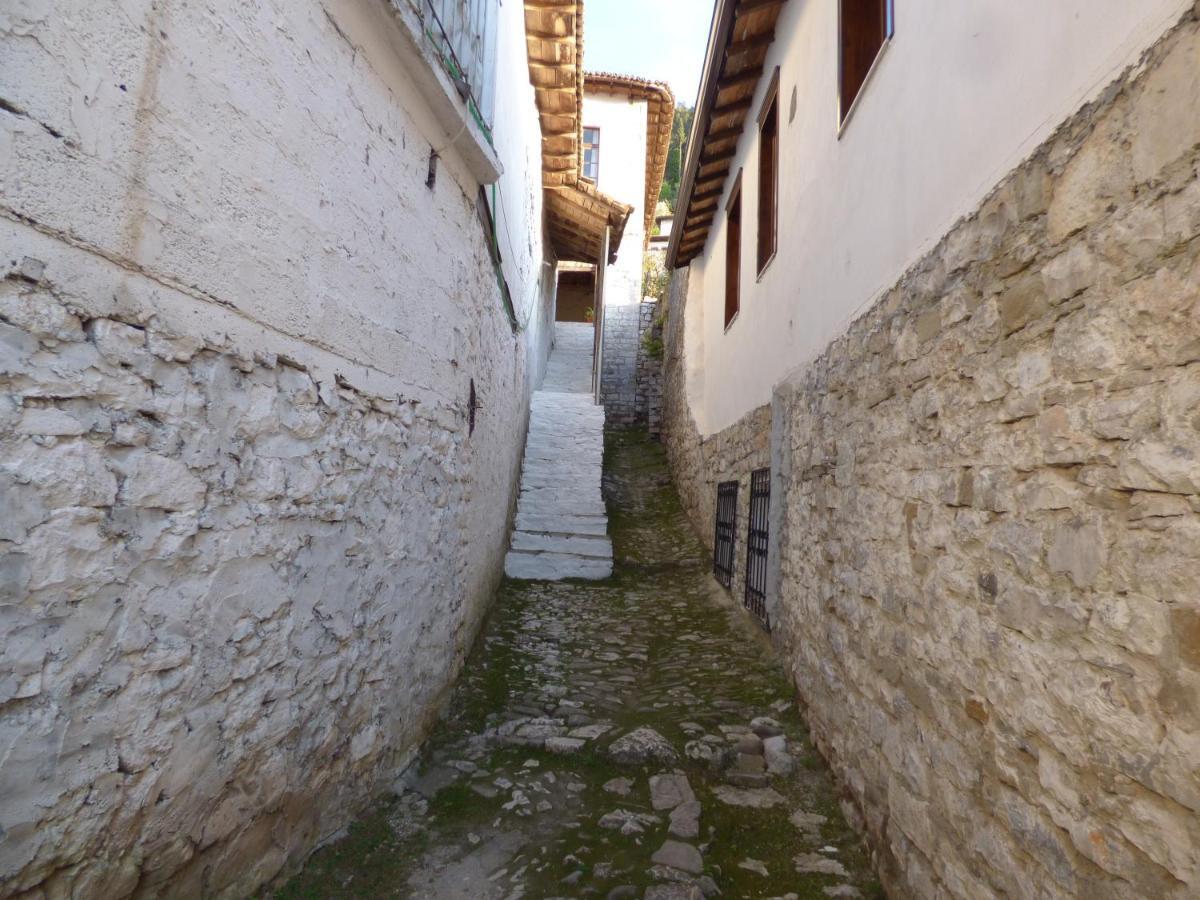 Guesthouse & Hostel Lorenc Berat Exterior photo