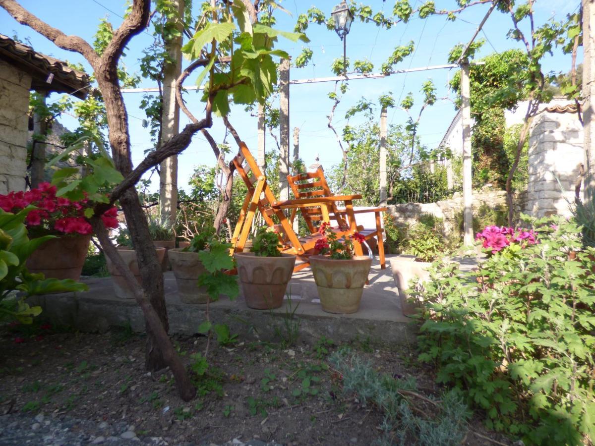 Guesthouse & Hostel Lorenc Berat Exterior photo