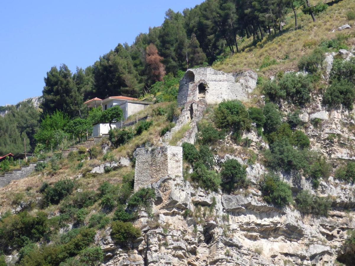 Guesthouse & Hostel Lorenc Berat Exterior photo